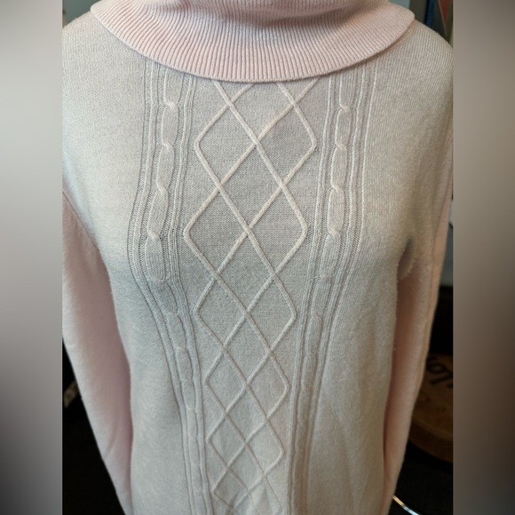 Karen Scott wide turtleneck baby pink sweater.size medium. Worn once. - Picture 2 of 4